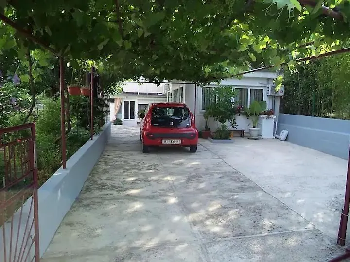 Apartments Komadina Selce
