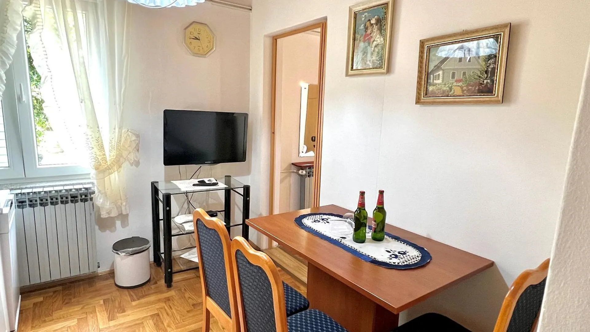 Apartments Komadina Selce