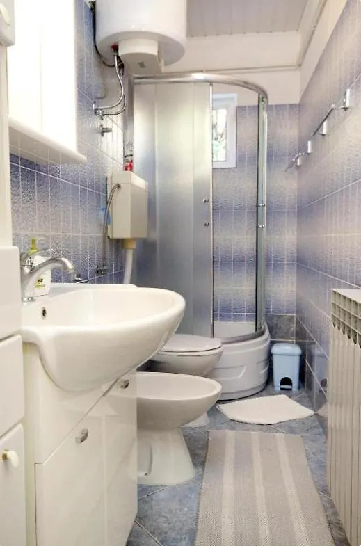 Apartments Komadina Selce