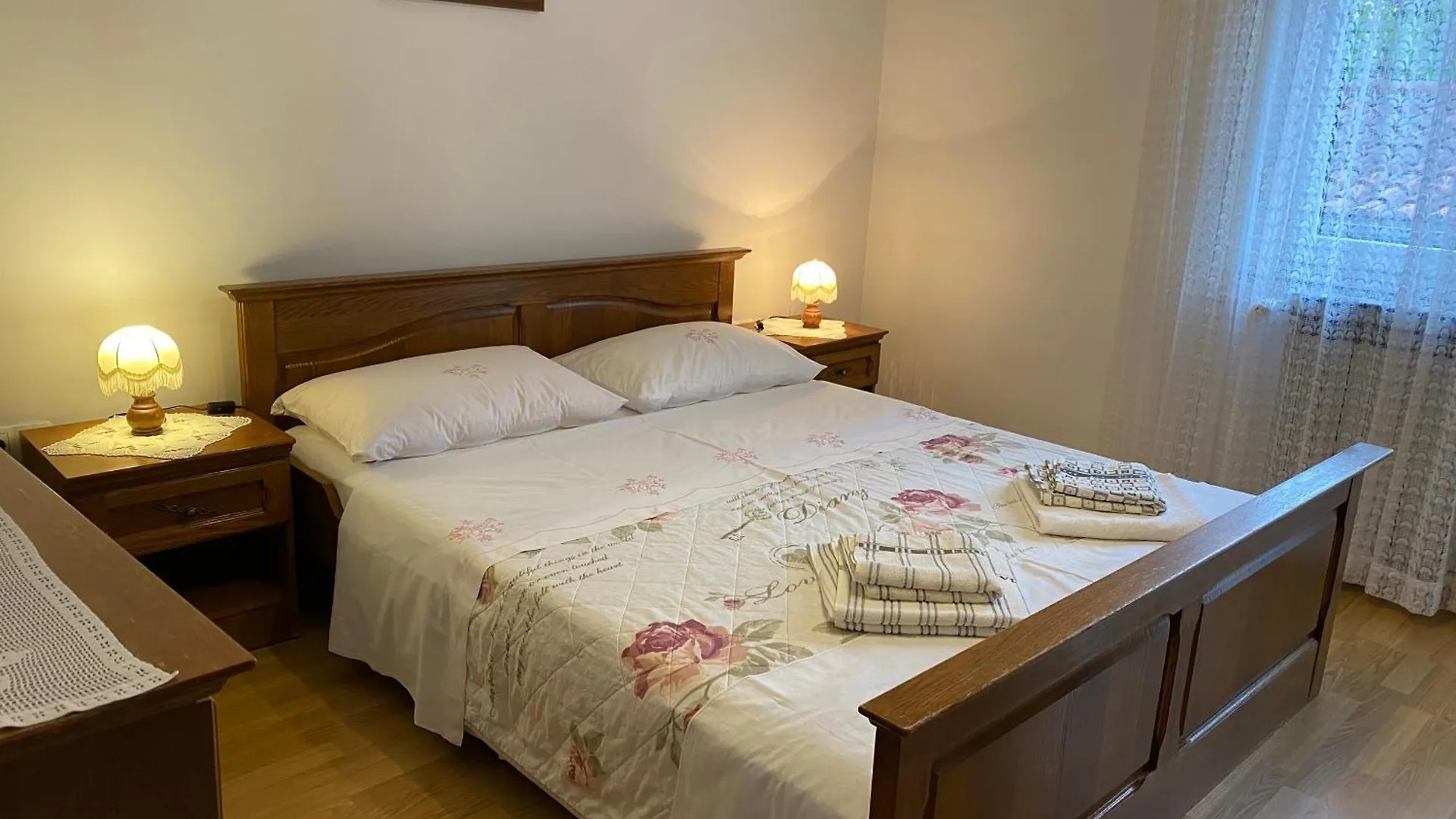 Apartments Komadina Selce
