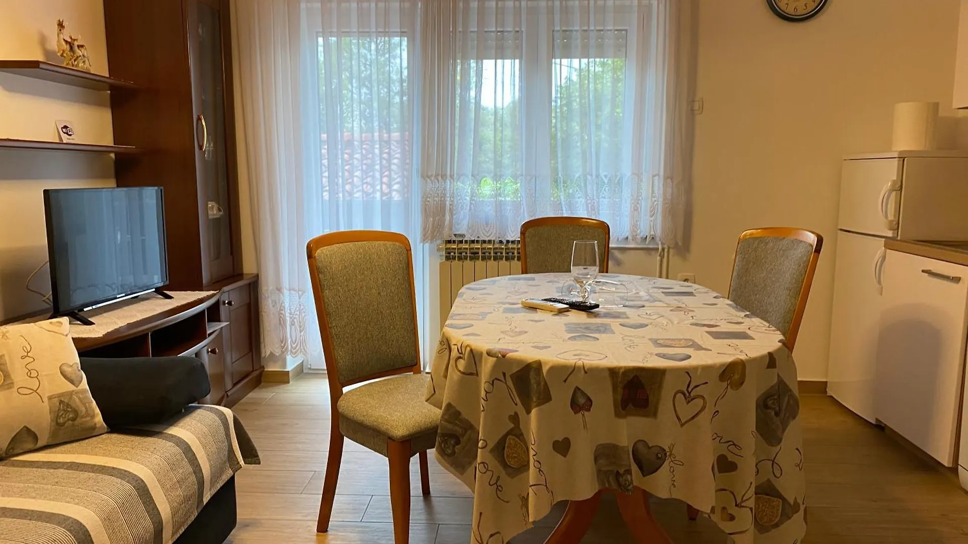Apartments Komadina Selce 0*,